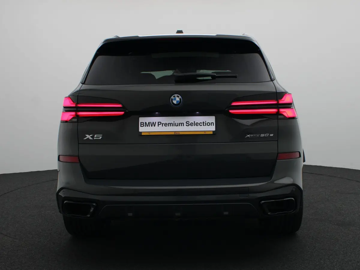 xDrive50e M Sportpakket Pro | Travel Pack | Innovation Pack | Comfort Plus Pack | Soft-Close | Trekhaak | Glazen panoramadak | Driving Assistant Professional | Parking Assistant Professional