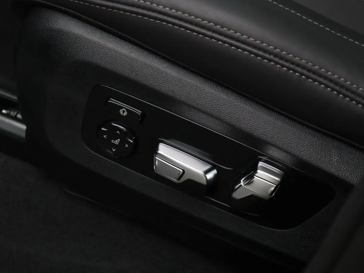 xDrive50e M Sportpakket Pro | Travel Pack | Innovation Pack | Comfort Plus Pack | Soft-Close | Trekhaak | Glazen panoramadak | Driving Assistant Professional | Parking Assistant Professional