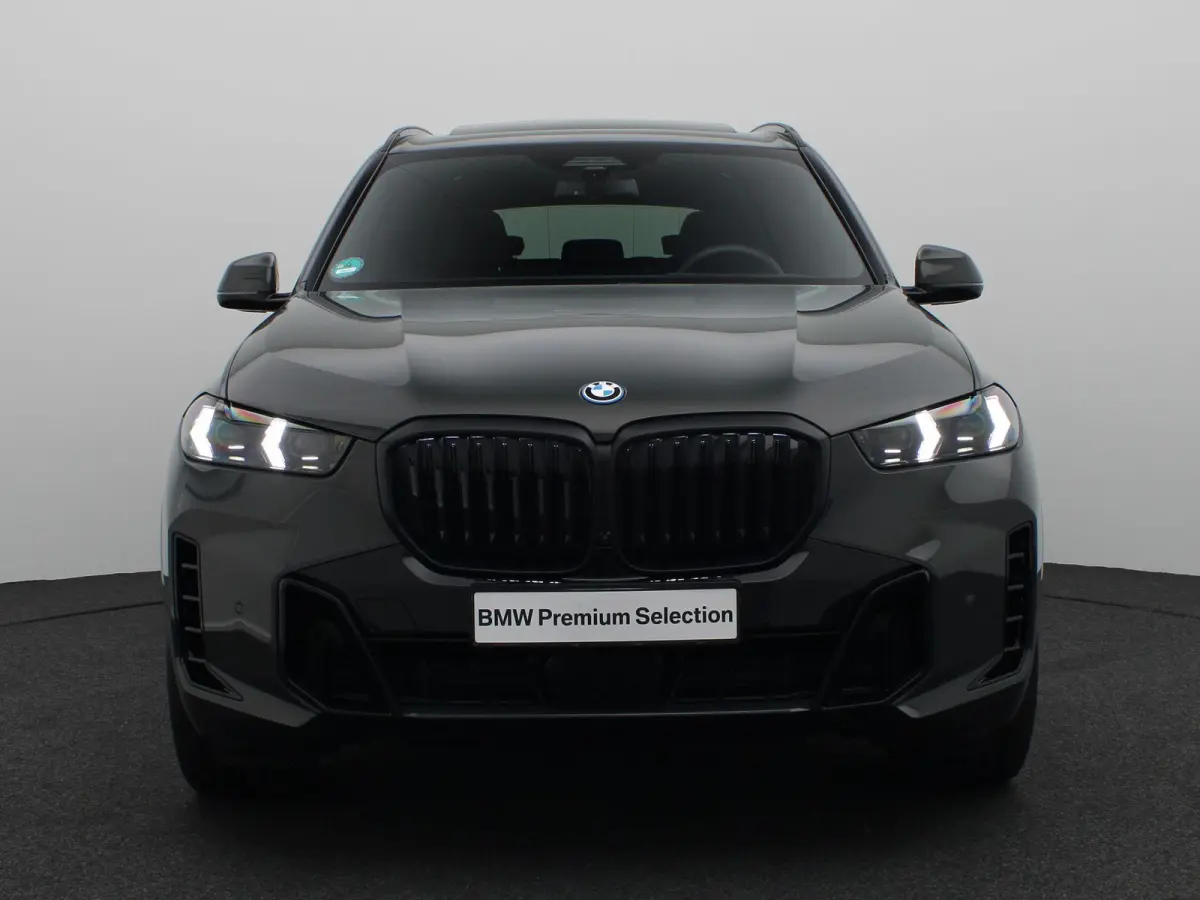xDrive50e M Sportpakket Pro | Travel Pack | Innovation Pack | Comfort Plus Pack | Soft-Close | Trekhaak | Glazen panoramadak | Driving Assistant Professional | Parking Assistant Professional