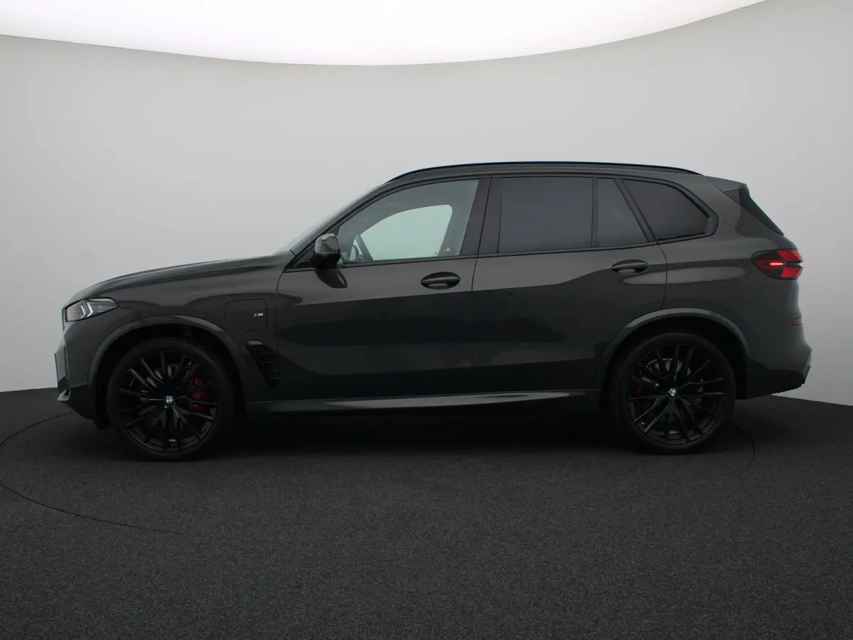 xDrive50e M Sportpakket Pro | Travel Pack | Innovation Pack | Comfort Plus Pack | Soft-Close | Trekhaak | Glazen panoramadak | Driving Assistant Professional | Parking Assistant Professional