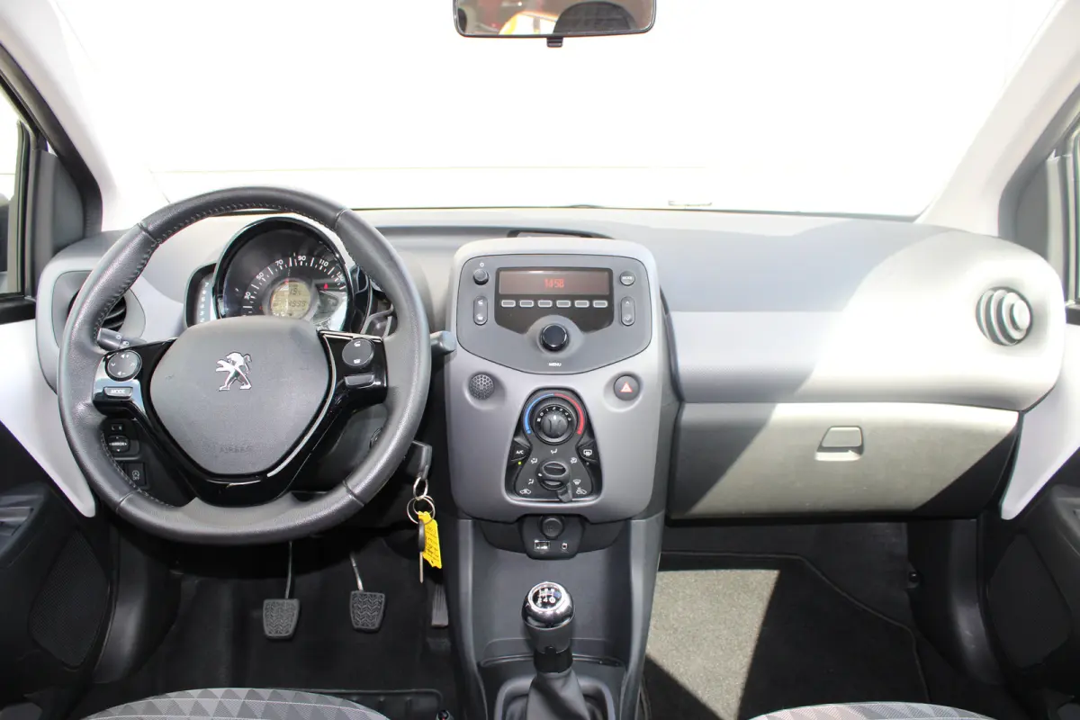 1.0 e-VTi Active | Airconditioning | Bluetooth | Mistlampen | Extra getinte ramen | Lederen stuurwiel |