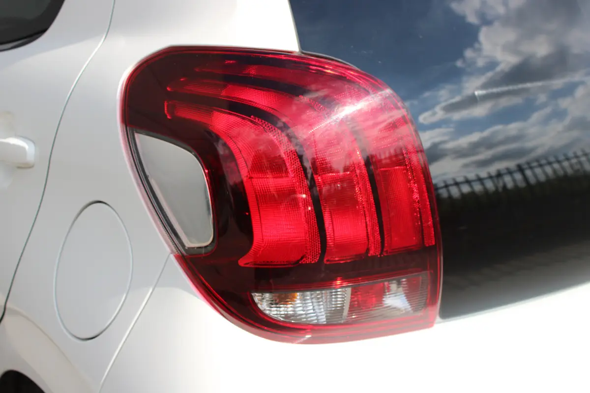 1.0 e-VTi Active | Airconditioning | Bluetooth | Mistlampen | Extra getinte ramen | Lederen stuurwiel |