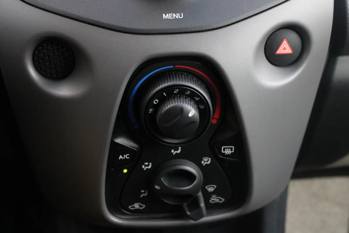 1.0 e-VTi Active | Airconditioning | Bluetooth | Mistlampen | Extra getinte ramen | Lederen stuurwiel |