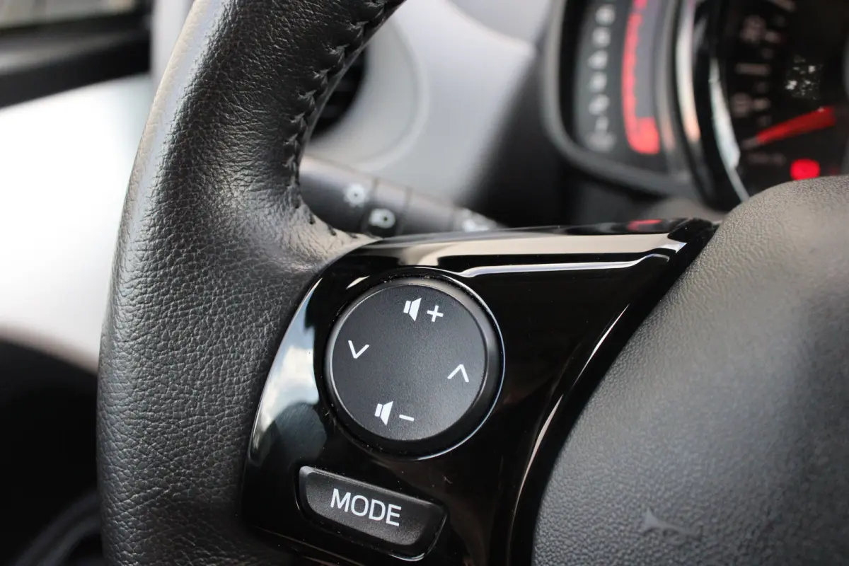 1.0 e-VTi Active | Airconditioning | Bluetooth | Mistlampen | Extra getinte ramen | Lederen stuurwiel |