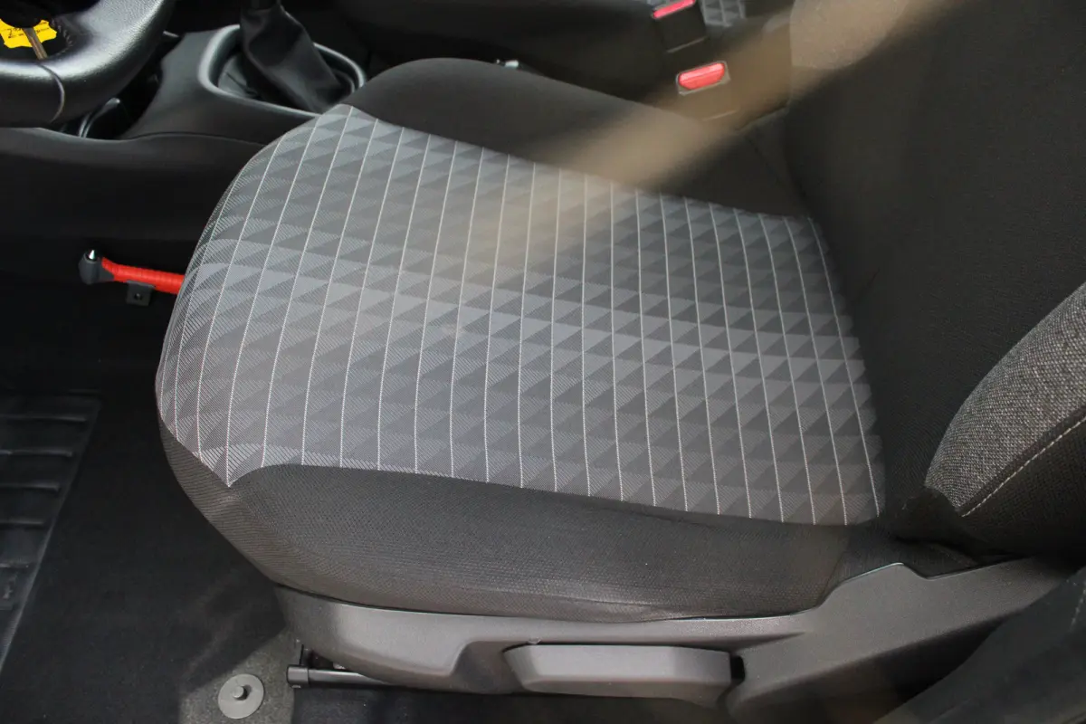 1.0 e-VTi Active | Airconditioning | Bluetooth | Mistlampen | Extra getinte ramen | Lederen stuurwiel |