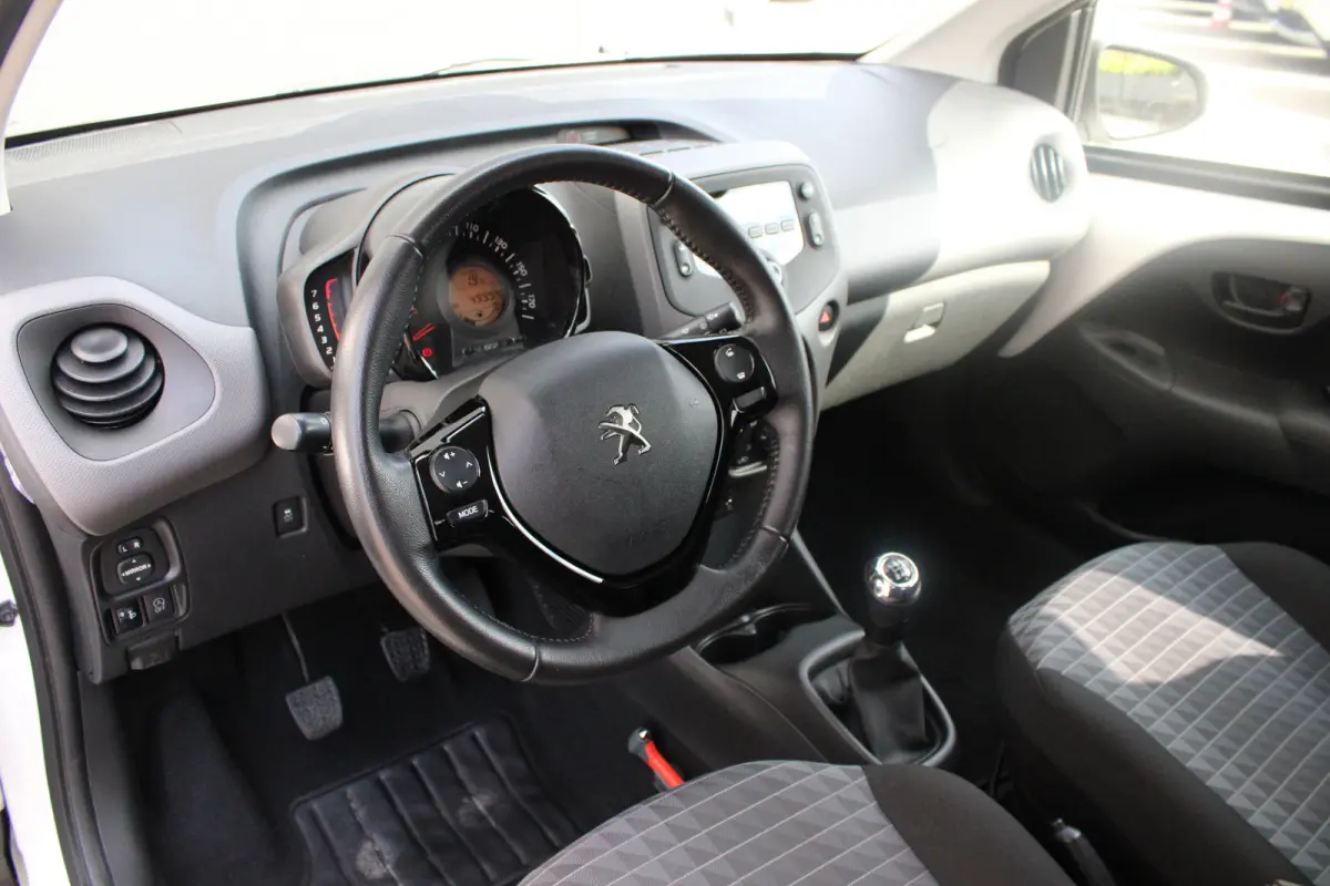 1.0 e-VTi Active | Airconditioning | Bluetooth | Mistlampen | Extra getinte ramen | Lederen stuurwiel |