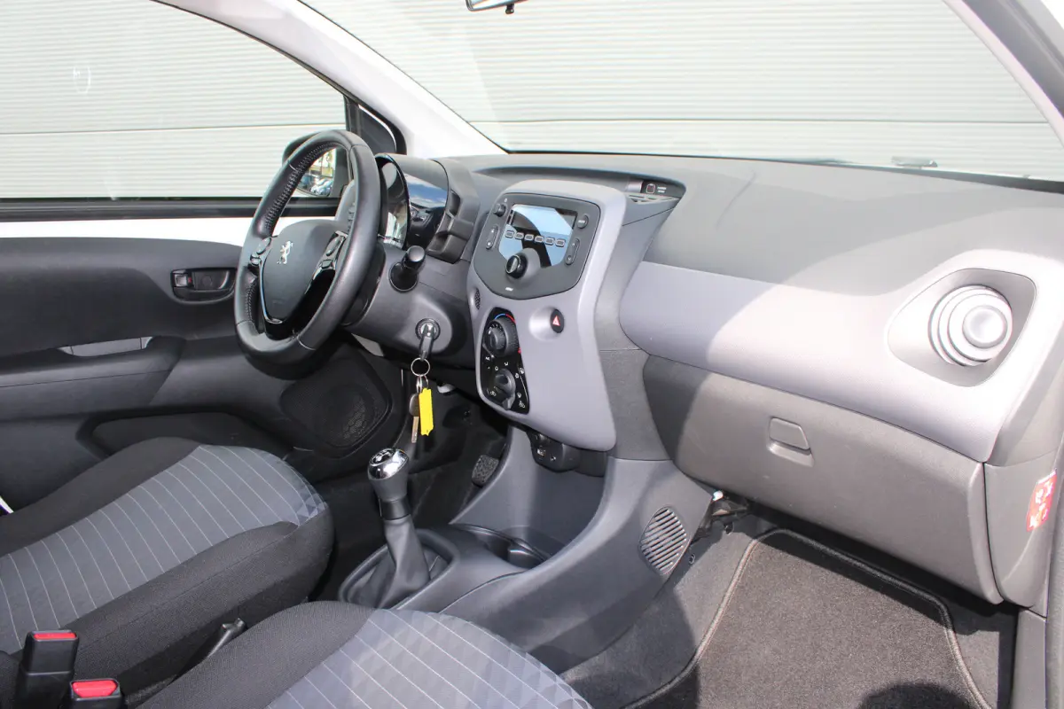 1.0 e-VTi Active | Airconditioning | Bluetooth | Mistlampen | Extra getinte ramen | Lederen stuurwiel |
