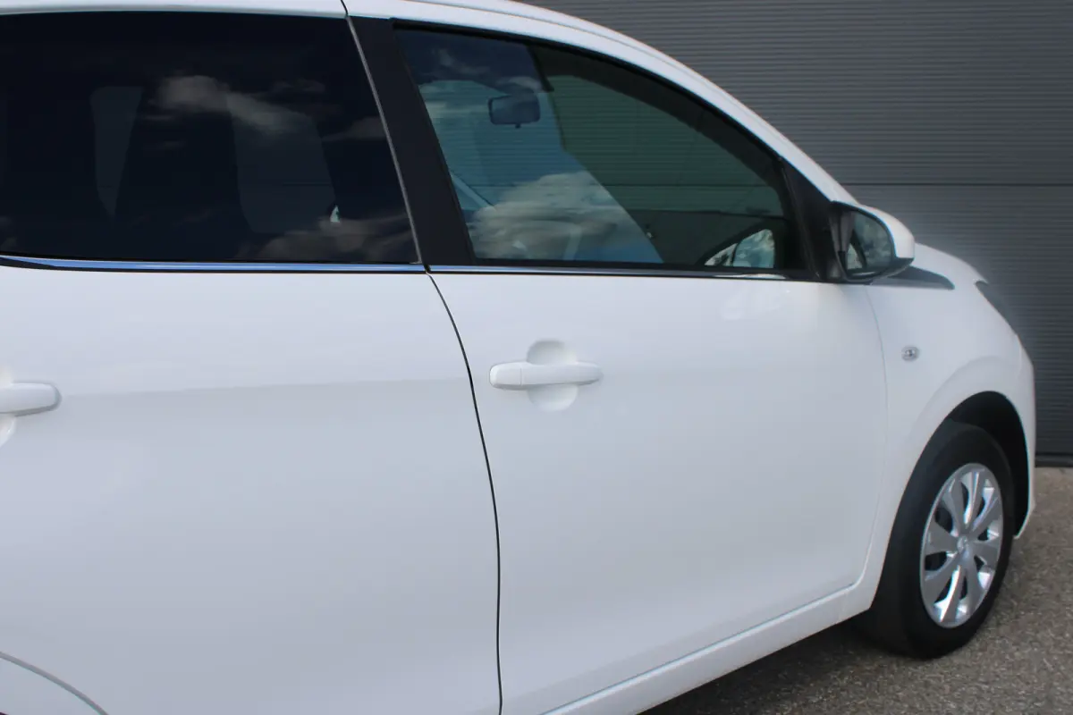 1.0 e-VTi Active | Airconditioning | Bluetooth | Mistlampen | Extra getinte ramen | Lederen stuurwiel |