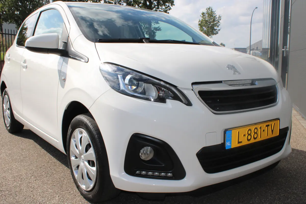 1.0 e-VTi Active | Airconditioning | Bluetooth | Mistlampen | Extra getinte ramen | Lederen stuurwiel |