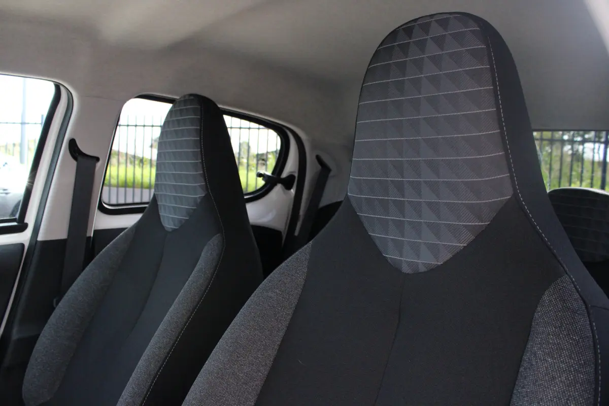 1.0 e-VTi Active | Airconditioning | Bluetooth | Mistlampen | Extra getinte ramen | Lederen stuurwiel |