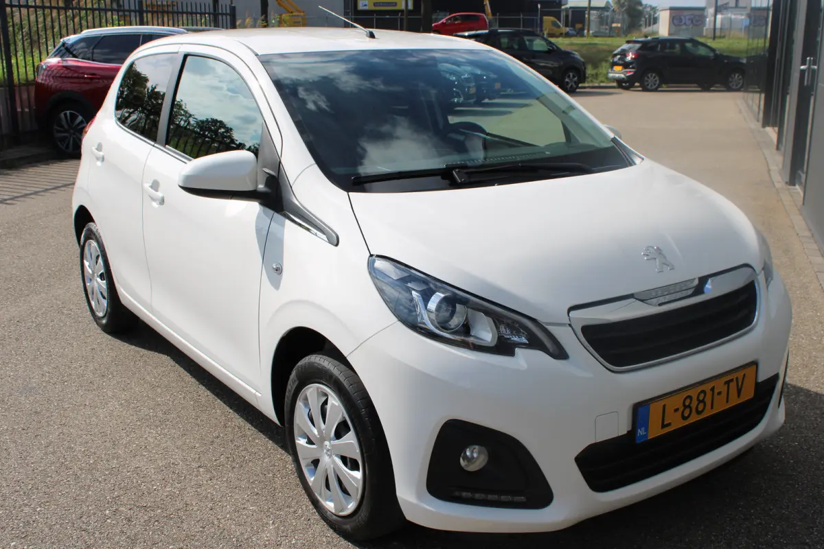 1.0 e-VTi Active | Airconditioning | Bluetooth | Mistlampen | Extra getinte ramen | Lederen stuurwiel |