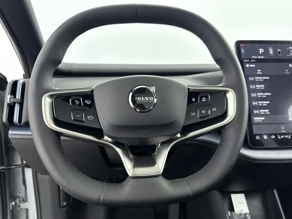 Single Motor Extended Range Ultra 69 kWh | 20"LM Velgen | Climate Pack | Getint glas | Panoramadak | Harman/Kardon | Adaptive Cruise Control & Pilot Assist|