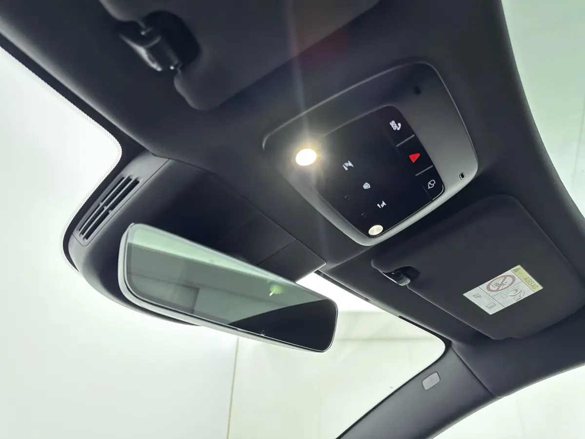 Single Motor Extended Range Ultra 69 kWh | 20"LM Velgen | Climate Pack | Getint glas | Panoramadak | Harman/Kardon | Adaptive Cruise Control & Pilot Assist|