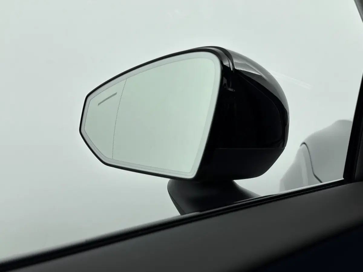 Single Motor Extended Range Ultra 69 kWh | 20"LM Velgen | Climate Pack | Getint glas | Panoramadak | Harman/Kardon | Adaptive Cruise Control & Pilot Assist|