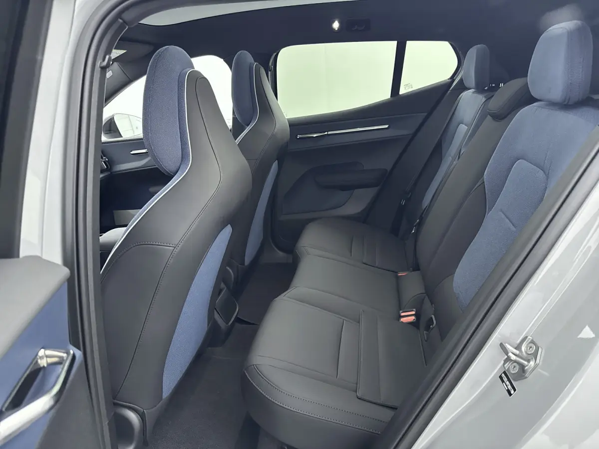 Single Motor Extended Range Ultra 69 kWh | 20"LM Velgen | Climate Pack | Getint glas | Panoramadak | Harman/Kardon | Adaptive Cruise Control & Pilot Assist|