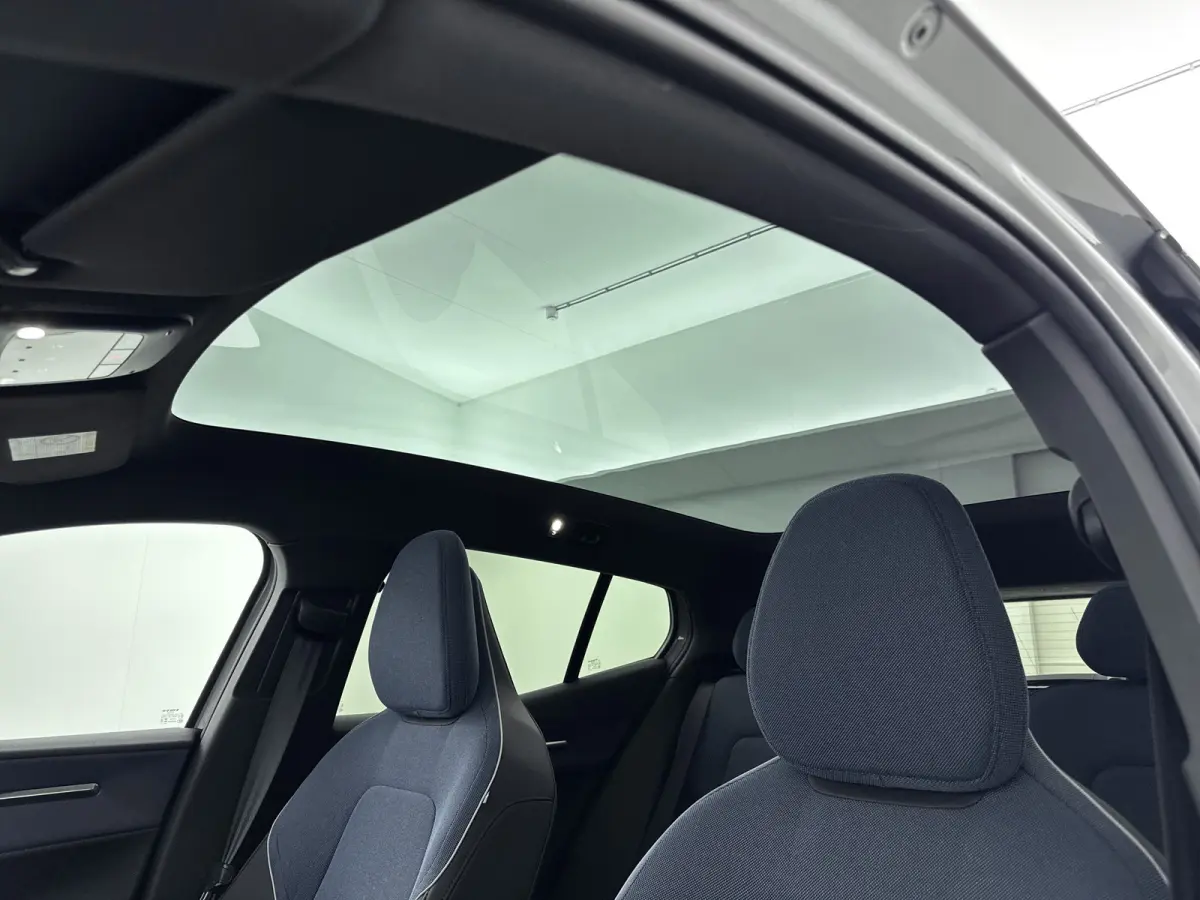 Single Motor Extended Range Ultra 69 kWh | 20"LM Velgen | Climate Pack | Getint glas | Panoramadak | Harman/Kardon | Adaptive Cruise Control & Pilot Assist|