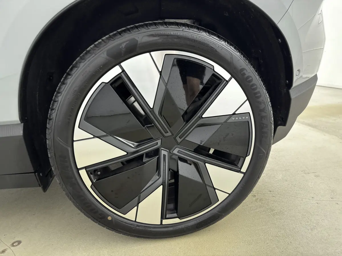 Single Motor Extended Range Ultra 69 kWh | 20"LM Velgen | Climate Pack | Getint glas | Panoramadak | Harman/Kardon | Adaptive Cruise Control & Pilot Assist|