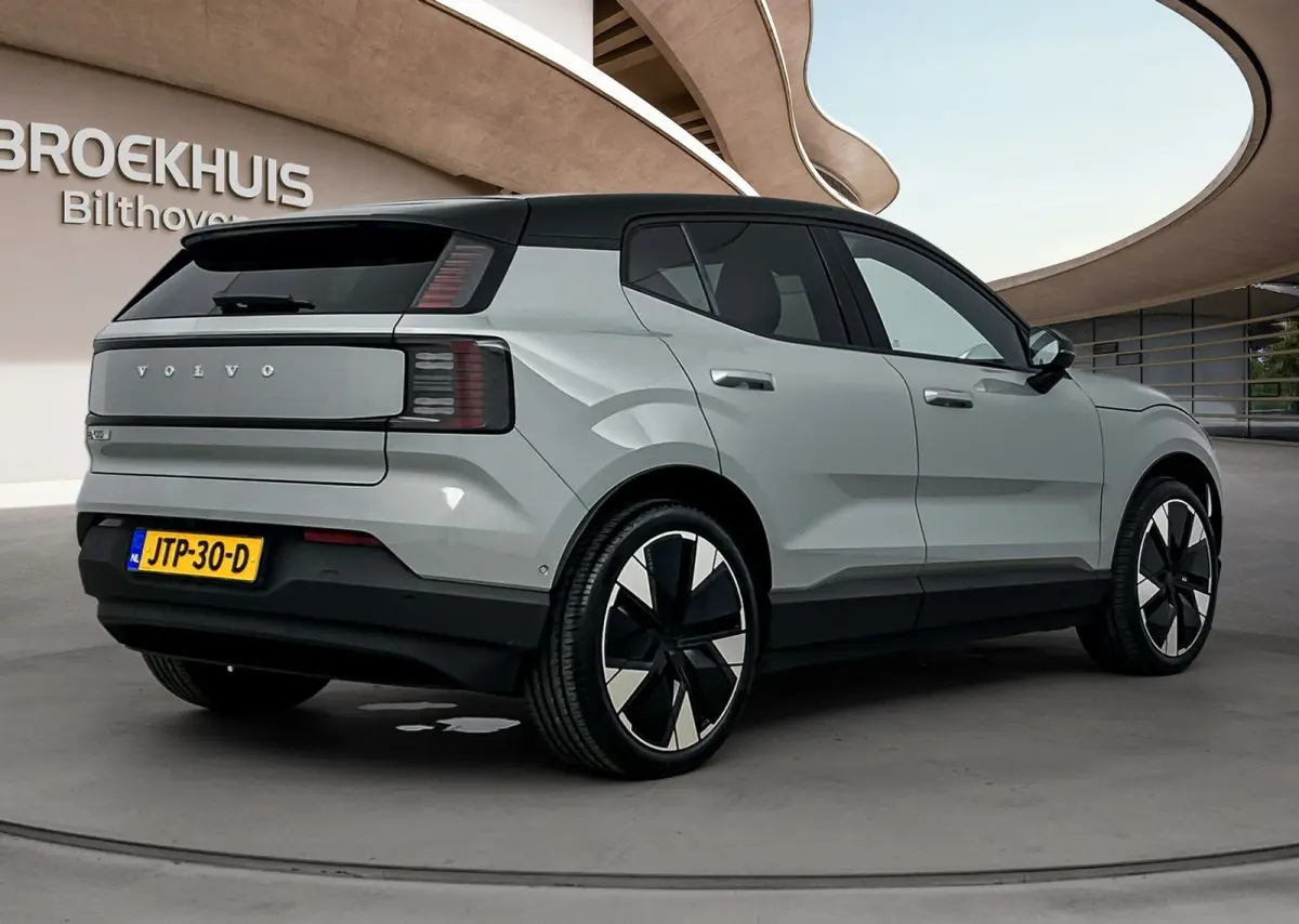 Single Motor Extended Range Ultra 69 kWh | 20"LM Velgen | Climate Pack | Getint glas | Panoramadak | Harman/Kardon | Adaptive Cruise Control & Pilot Assist|