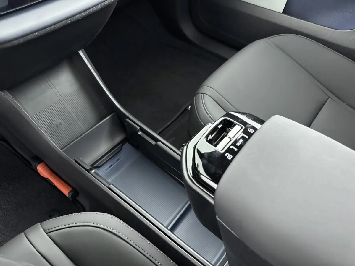 Single Motor Extended Range Ultra 69 kWh | 20"LM Velgen | Climate Pack | Getint glas | Panoramadak | Harman/Kardon | Adaptive Cruise Control & Pilot Assist|