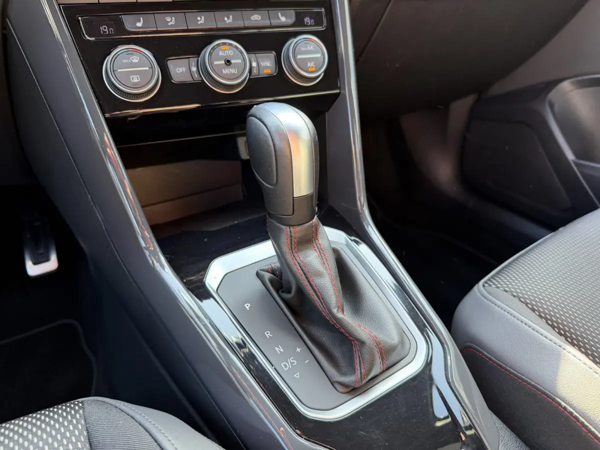 1.5 TSI Sport R-Line Trekhaak Carplay Achteruitrijcamera 4S Banden Stoelverwarming