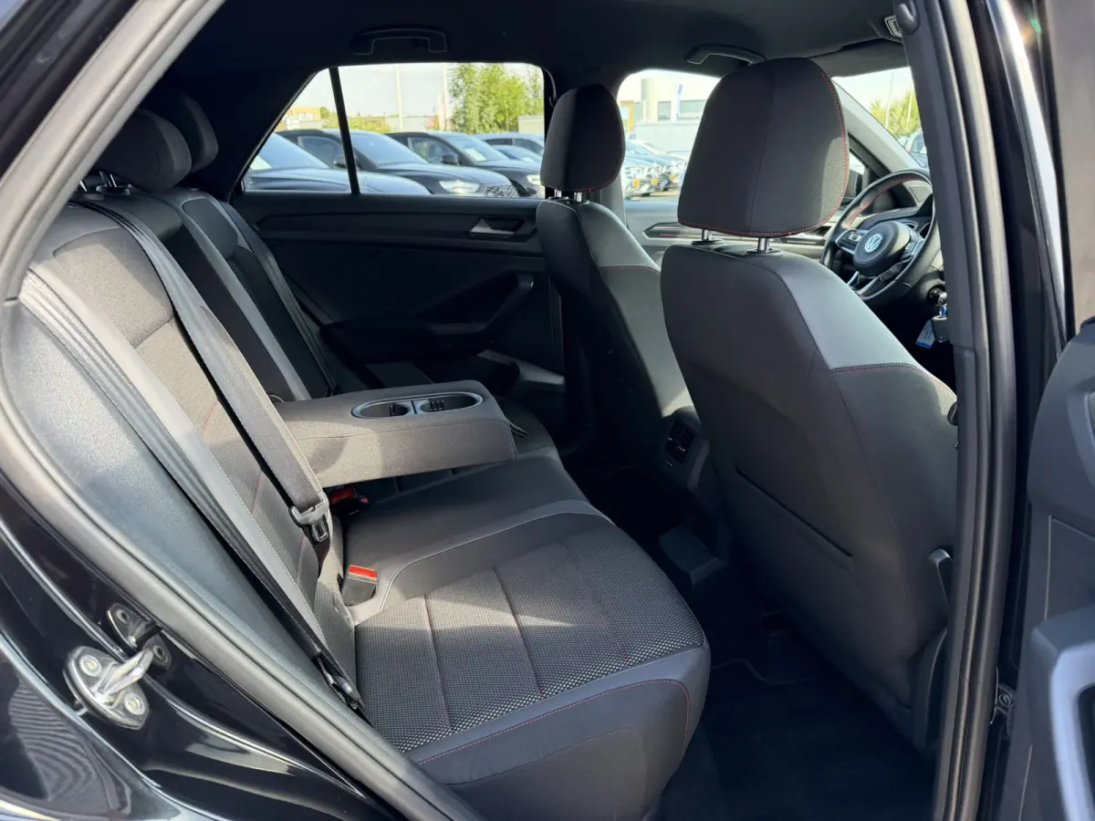 1.5 TSI Sport R-Line Trekhaak Carplay Achteruitrijcamera 4S Banden Stoelverwarming
