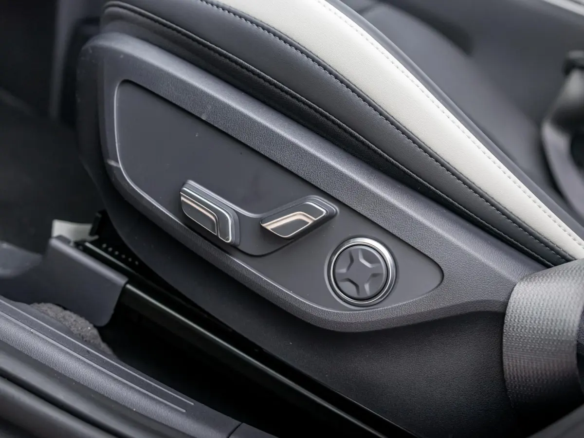 GT-Line Business Edition 81.4 kWh | Actieprijs* | Navi. | Clima. | Adapt. Cruise. | Schuif-/Kanteldak | GT-Line Bekleding In Vegan Leder