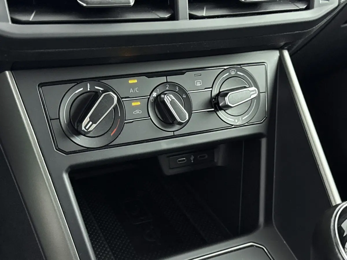 1.0 TSI Comfortline | TREKHAAK | ADAPTIEF CRUISECONTROL | APPLE CARPLAY / ANDROID AUTO | AIRCO | NAVIGATIE |