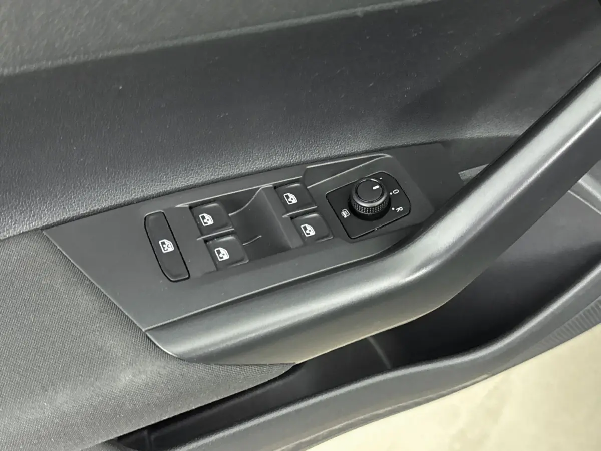 1.0 TSI Comfortline | TREKHAAK | ADAPTIEF CRUISECONTROL | APPLE CARPLAY / ANDROID AUTO | AIRCO | NAVIGATIE |