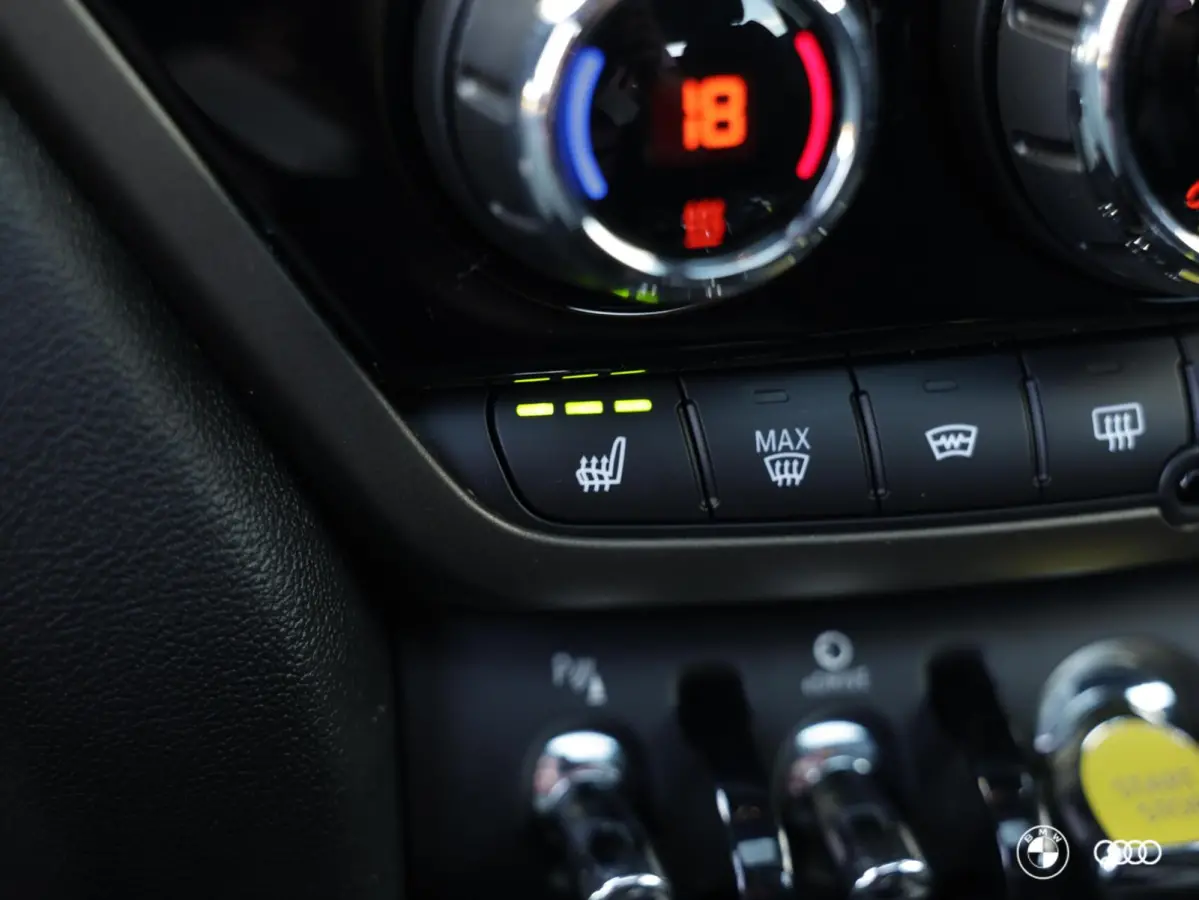 COOPER SE ALL4 / LEDER / LED / HUD / MEMORY / KEYLESS / CAMERA