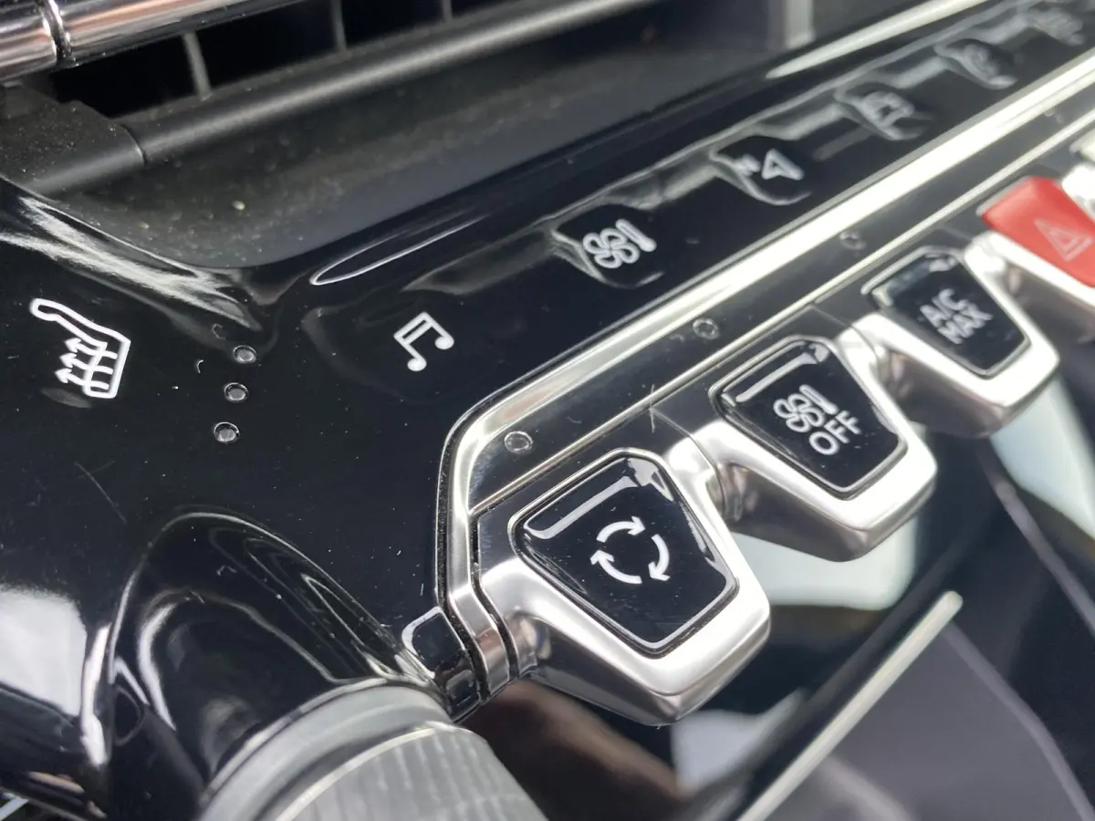 1.2 GT Pack 100 l CLIMATE | STOELVERWARMING| ADAPTIVE CRUISE | NAV | CARPLAY ANDROID | ZWART DAK | TREKHAAK | 50 DKM |