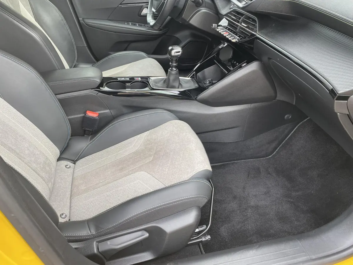 1.2 GT Pack 100 l CLIMATE | STOELVERWARMING| ADAPTIVE CRUISE | NAV | CARPLAY ANDROID | ZWART DAK | TREKHAAK | 50 DKM |