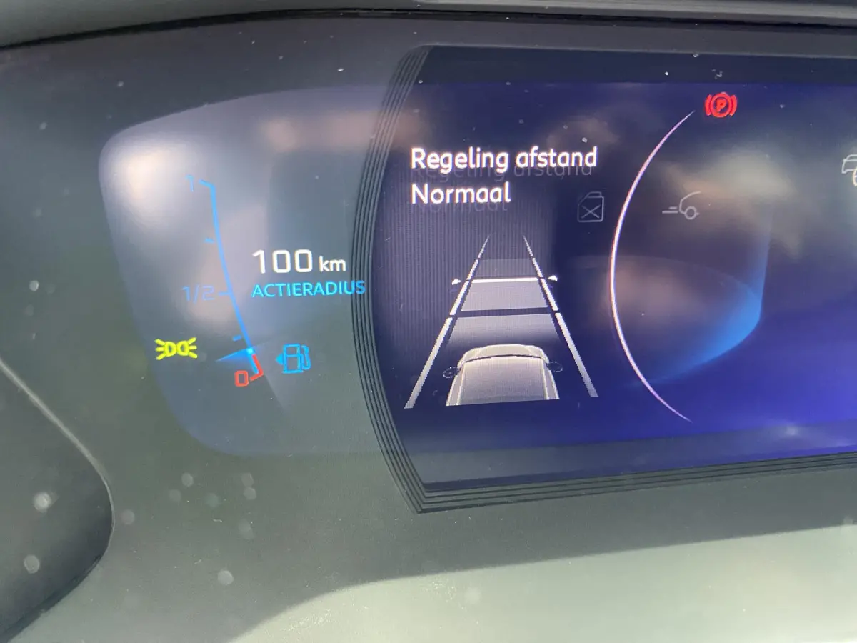 1.2 GT Pack 100 l CLIMATE | STOELVERWARMING| ADAPTIVE CRUISE | NAV | CARPLAY ANDROID | ZWART DAK | TREKHAAK | 50 DKM |