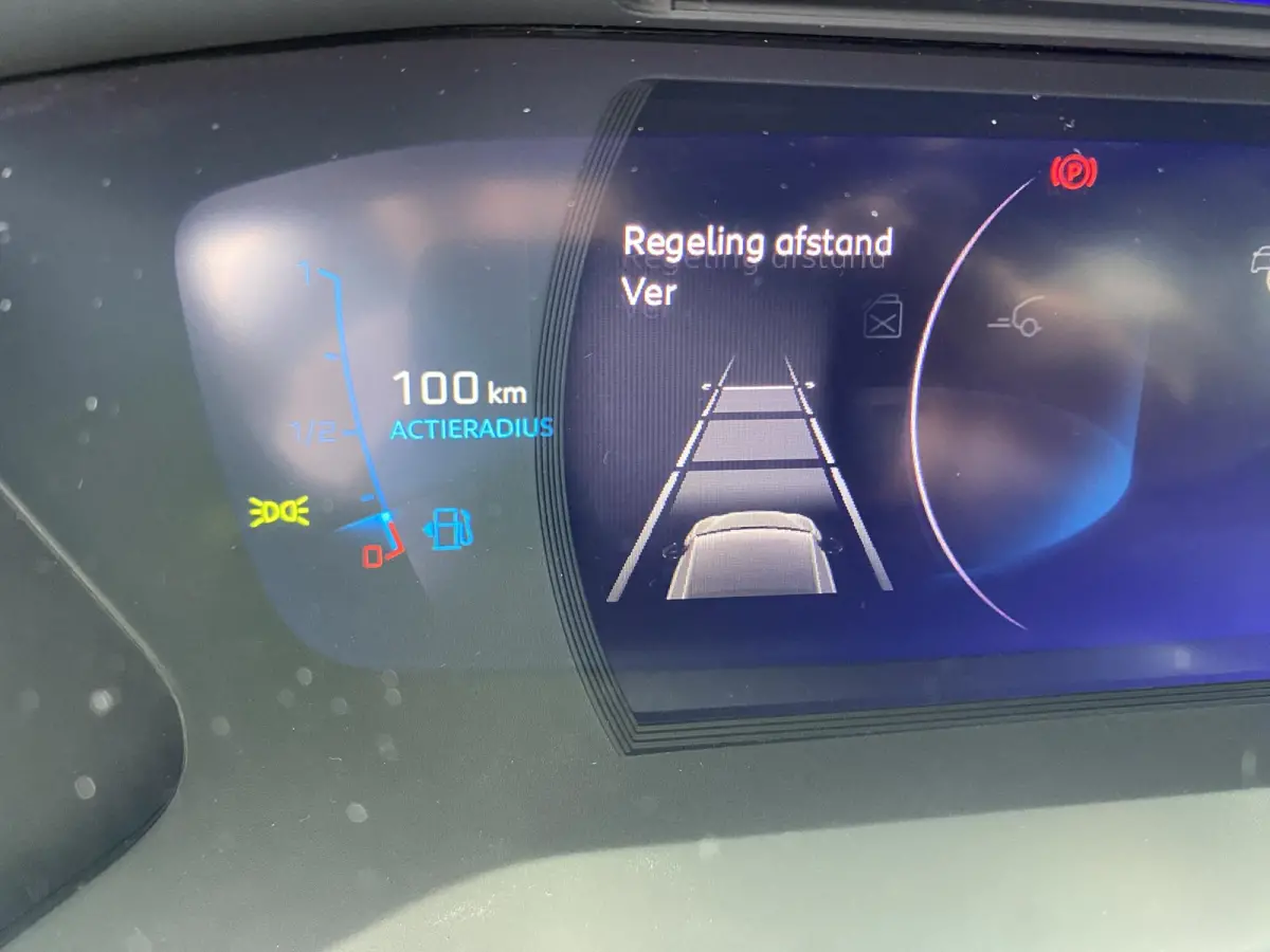 1.2 GT Pack 100 l CLIMATE | STOELVERWARMING| ADAPTIVE CRUISE | NAV | CARPLAY ANDROID | ZWART DAK | TREKHAAK | 50 DKM |