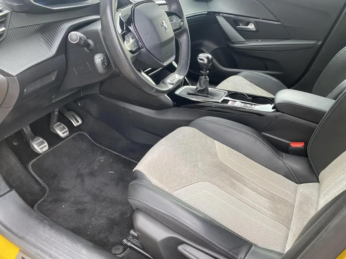 1.2 GT Pack 100 l CLIMATE | STOELVERWARMING| ADAPTIVE CRUISE | NAV | CARPLAY ANDROID | ZWART DAK | TREKHAAK | 50 DKM |