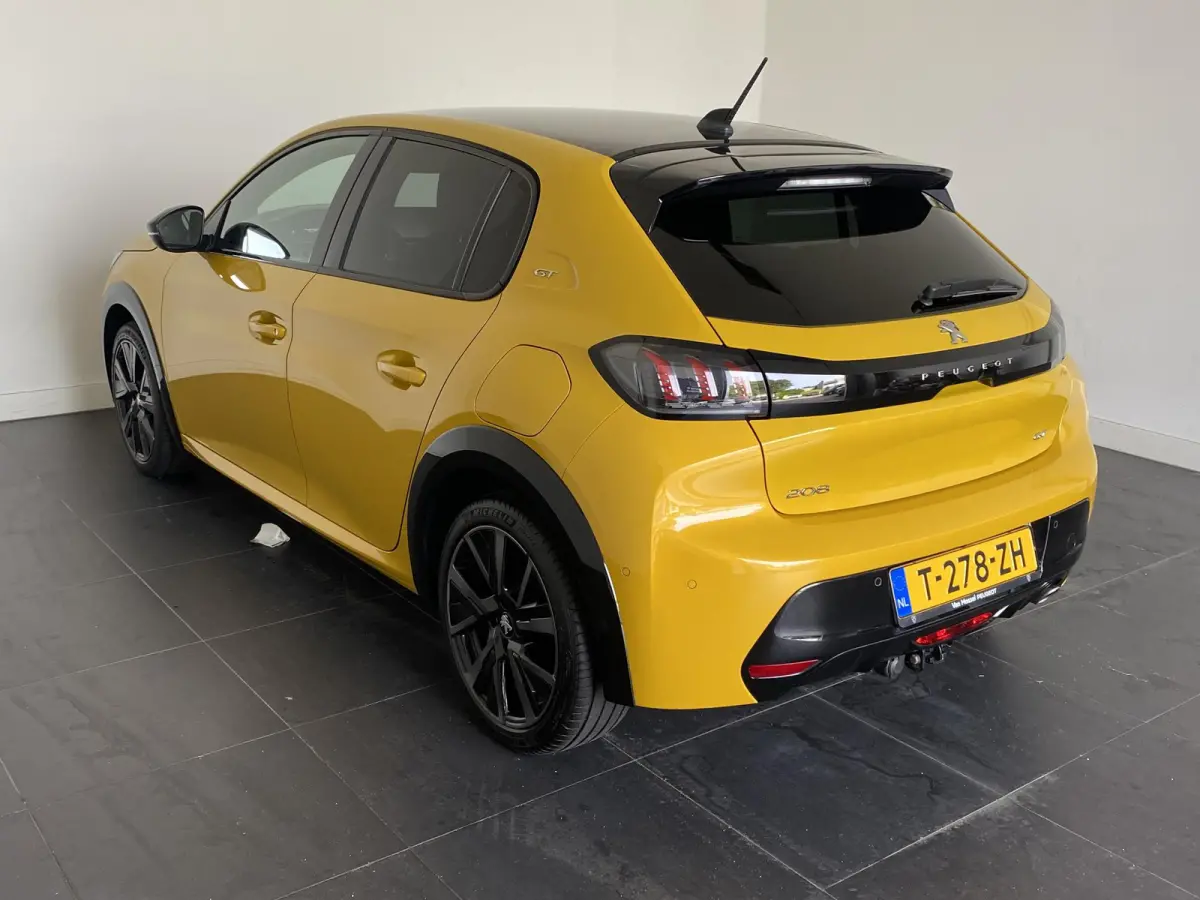 1.2 GT Pack 100 l CLIMATE | STOELVERWARMING| ADAPTIVE CRUISE | NAV | CARPLAY ANDROID | ZWART DAK | TREKHAAK | 50 DKM |
