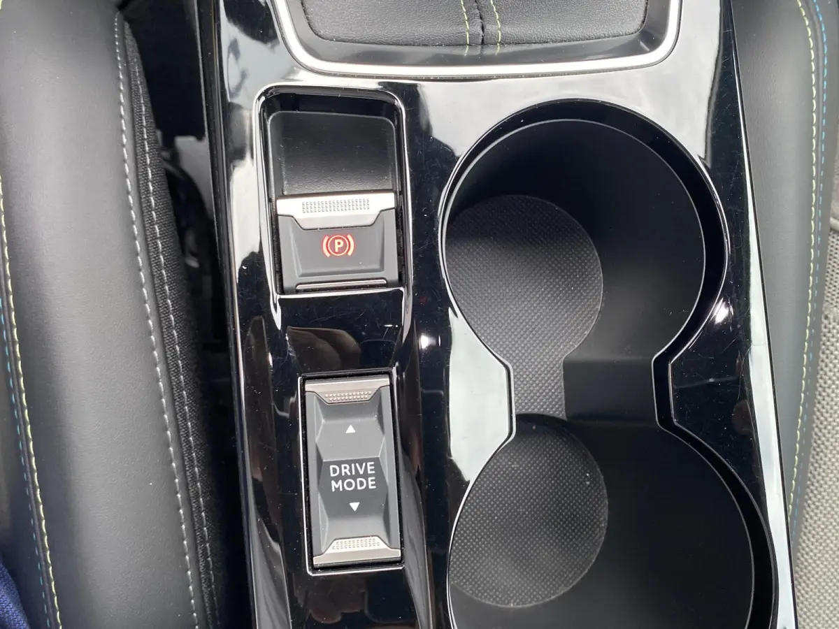 1.2 GT Pack 100 l CLIMATE | STOELVERWARMING| ADAPTIVE CRUISE | NAV | CARPLAY ANDROID | ZWART DAK | TREKHAAK | 50 DKM |