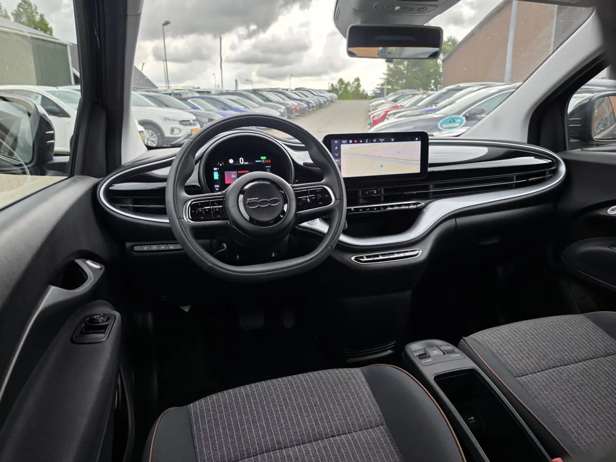 Icon 42 kWh | Apple Carplay/Andriod Auto | Climate control | Navi