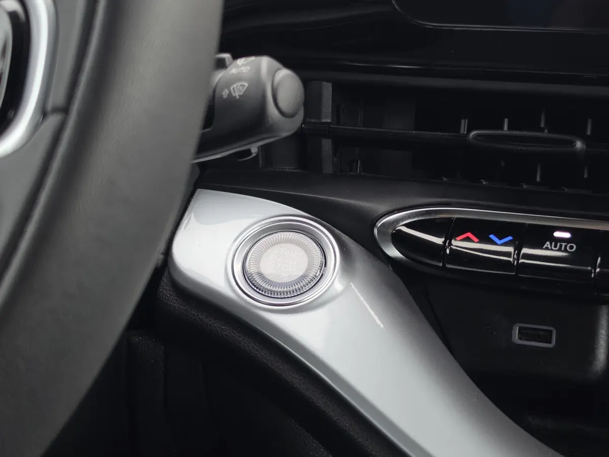 Icon 42 kWh | Apple Carplay/Andriod Auto | Climate control | Navi
