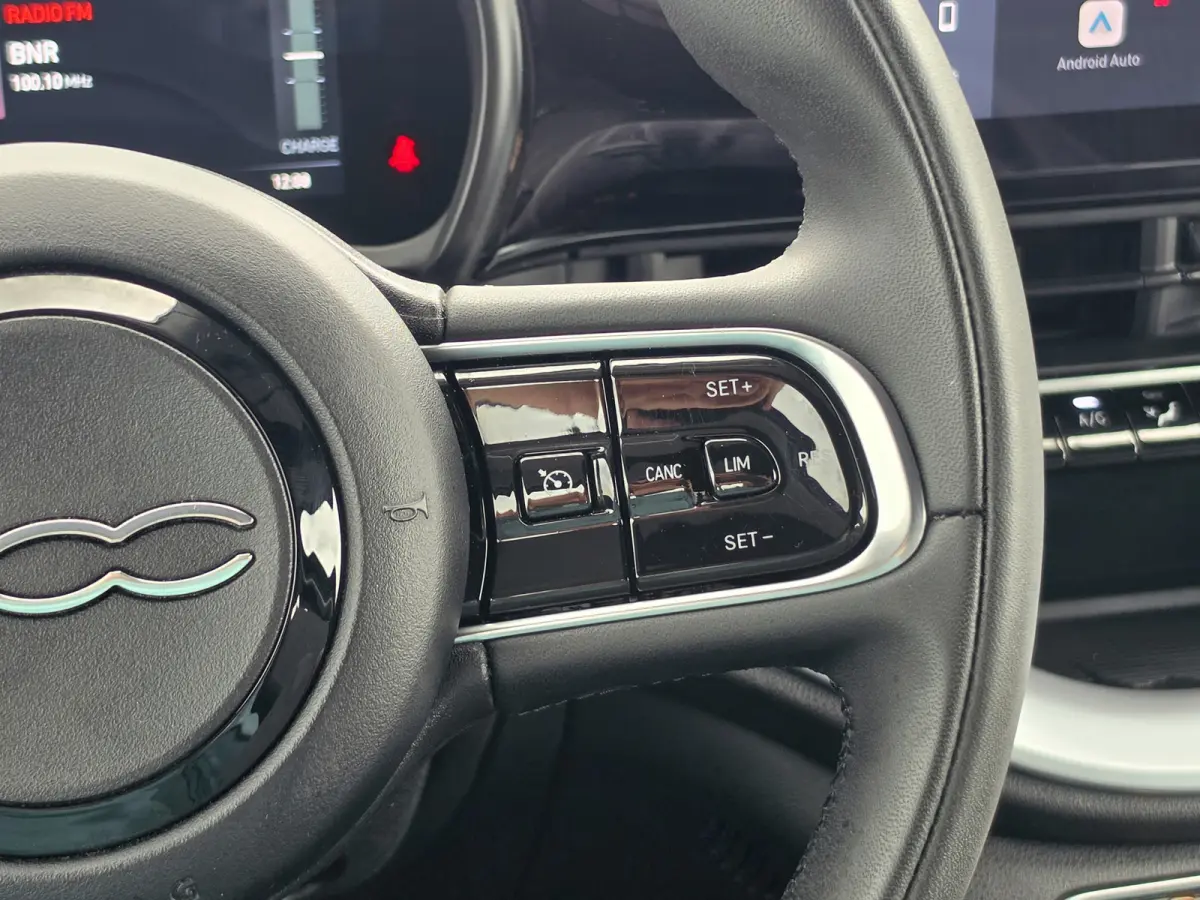 Icon 42 kWh | Apple Carplay/Andriod Auto | Climate control | Navi