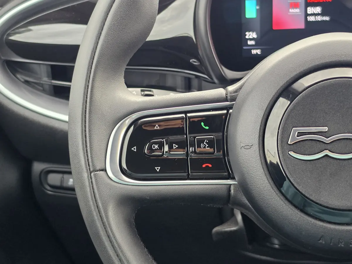 Icon 42 kWh | Apple Carplay/Andriod Auto | Climate control | Navi