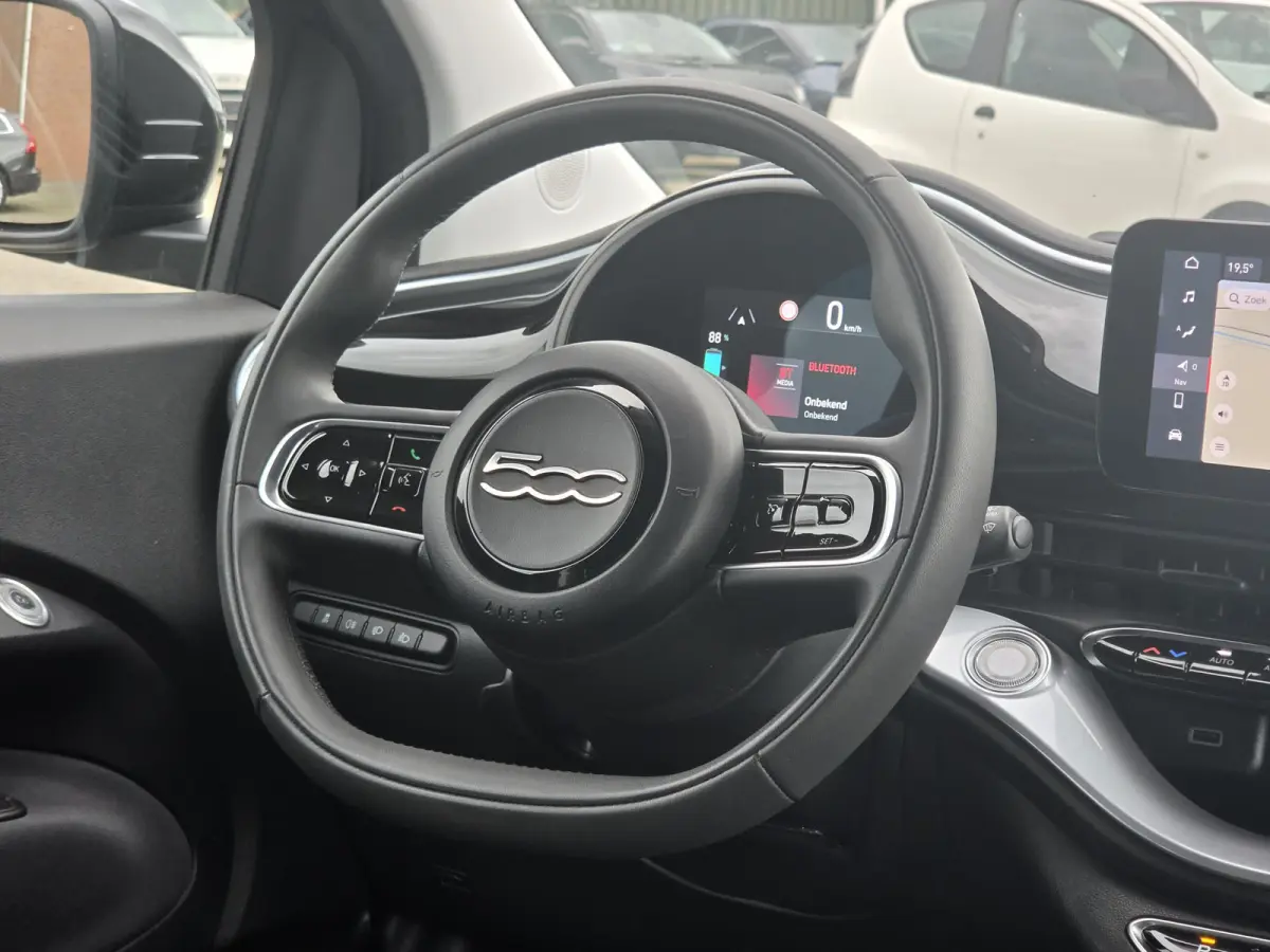 Icon 42 kWh | Apple Carplay/Andriod Auto | Climate control | Navi
