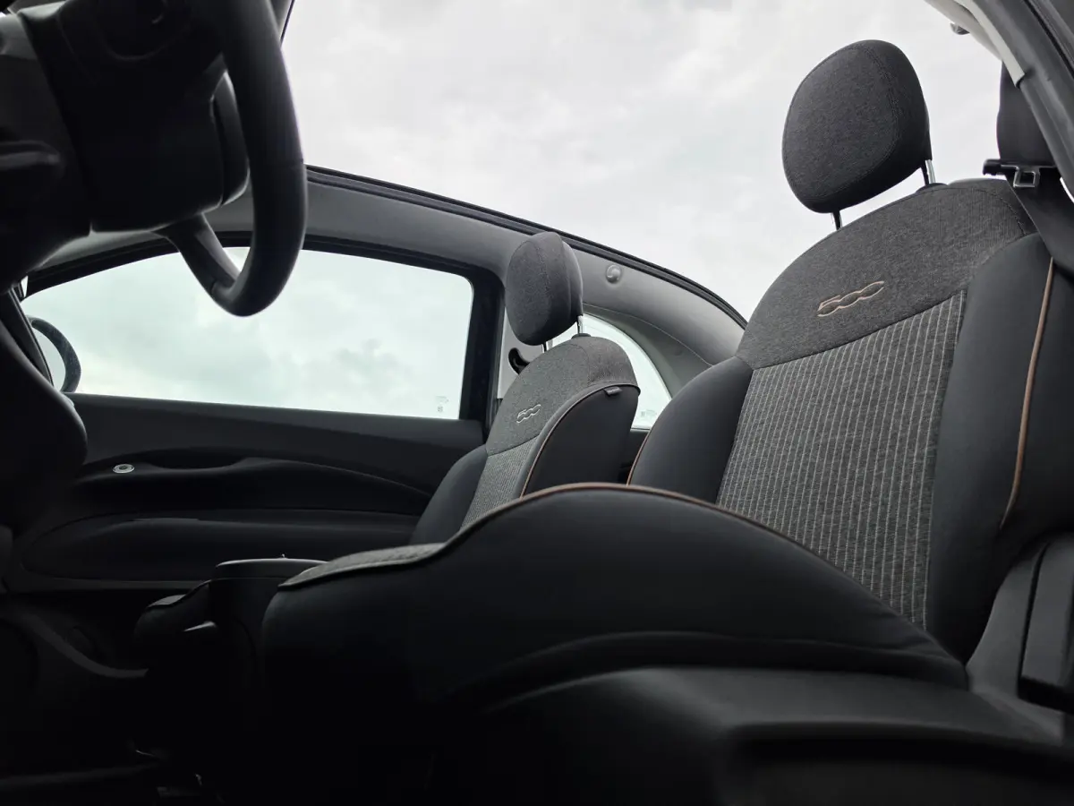 Icon 42 kWh | Apple Carplay/Andriod Auto | Climate control | Navi