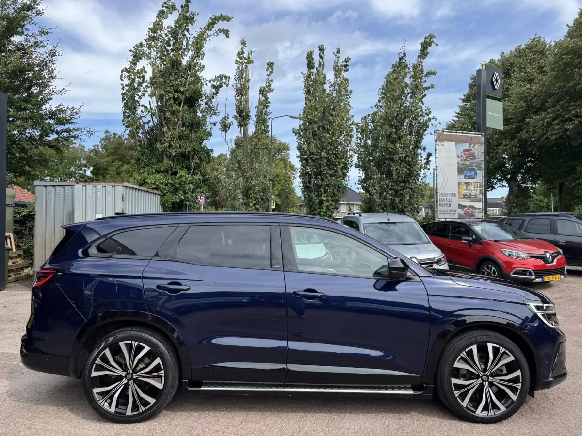 E-Tech full hybrid 200 iconic 5P+Panodak!!