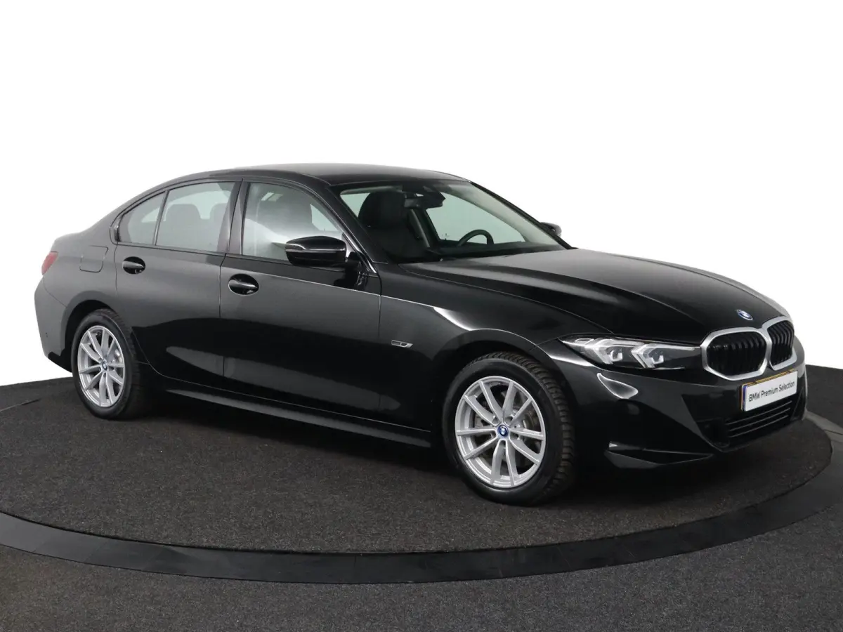 320e | SOH 99% | Lederen Sportstoelen | Camera | Parkeersensoren voor en achter | Climate Control | Cruise Control