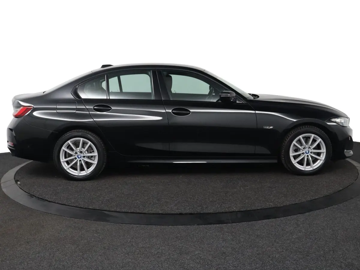 320e | SOH 99% | Lederen Sportstoelen | Camera | Parkeersensoren voor en achter | Climate Control | Cruise Control