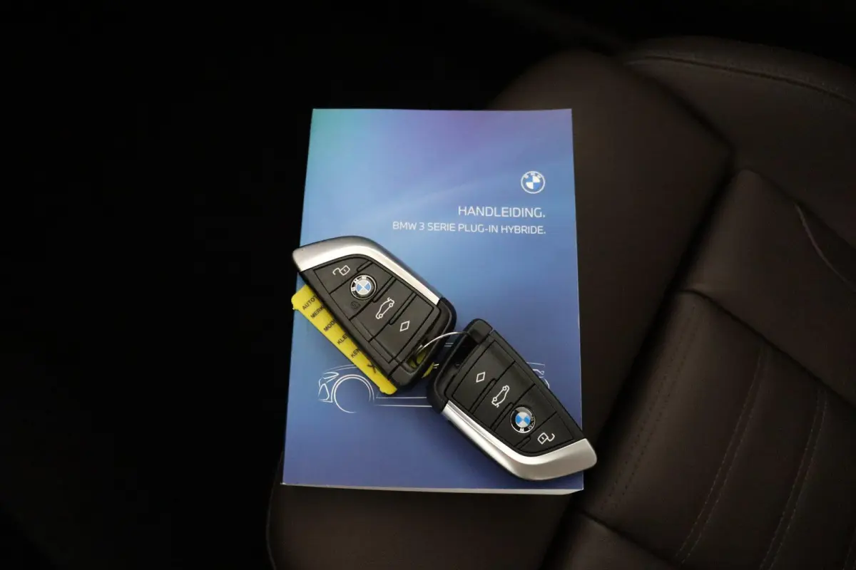 320e | SOH 99% | Lederen Sportstoelen | Camera | Parkeersensoren voor en achter | Climate Control | Cruise Control