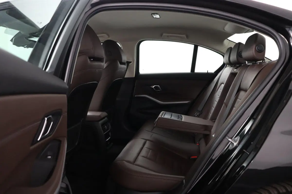 320e | SOH 99% | Lederen Sportstoelen | Camera | Parkeersensoren voor en achter | Climate Control | Cruise Control