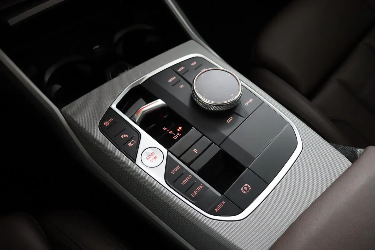 320e | SOH 99% | Lederen Sportstoelen | Camera | Parkeersensoren voor en achter | Climate Control | Cruise Control