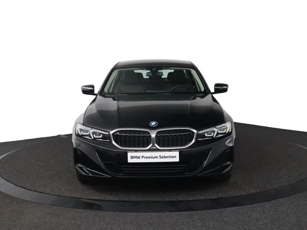 320e | SOH 99% | Lederen Sportstoelen | Camera | Parkeersensoren voor en achter | Climate Control | Cruise Control