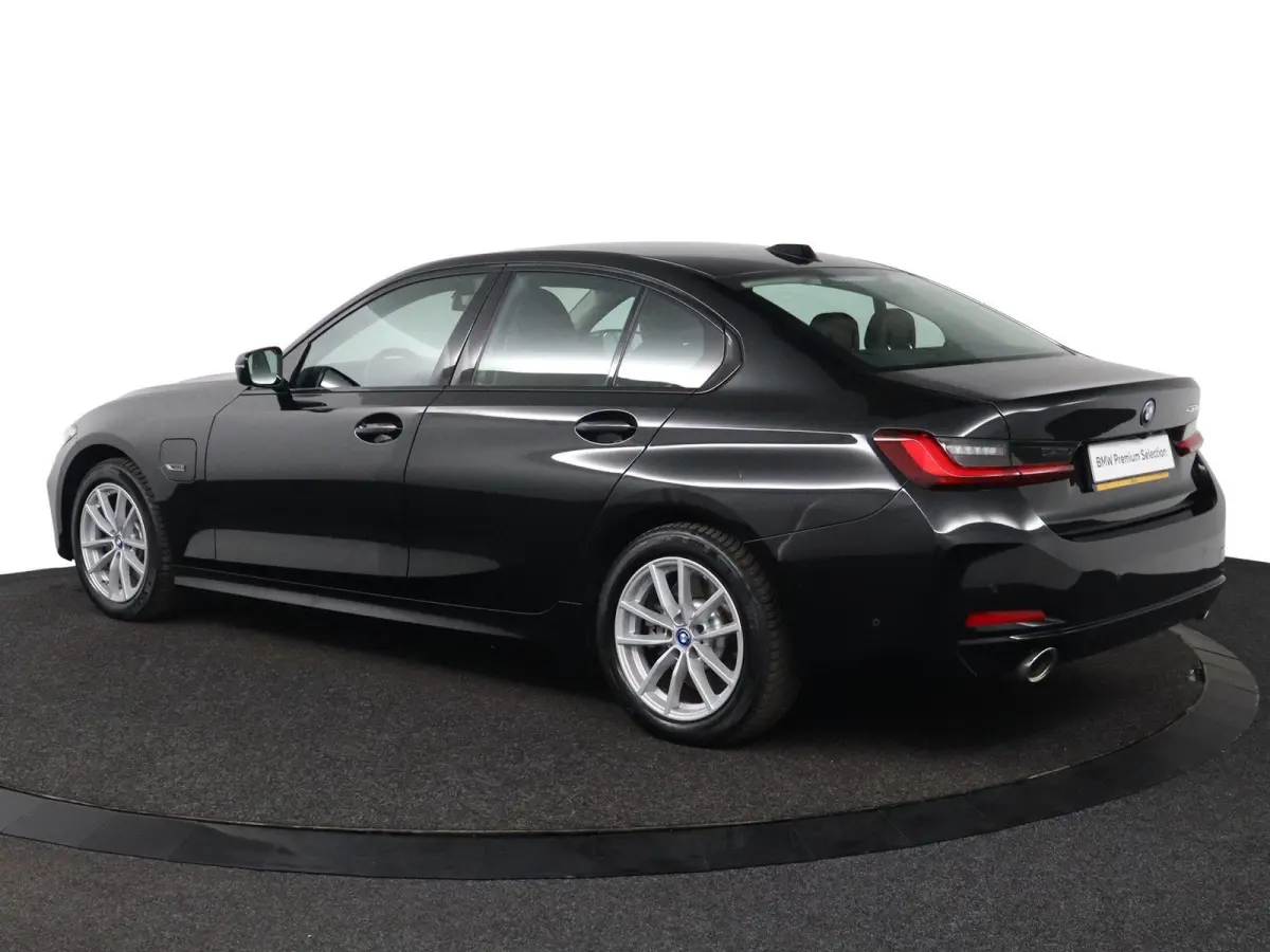320e | SOH 99% | Lederen Sportstoelen | Camera | Parkeersensoren voor en achter | Climate Control | Cruise Control